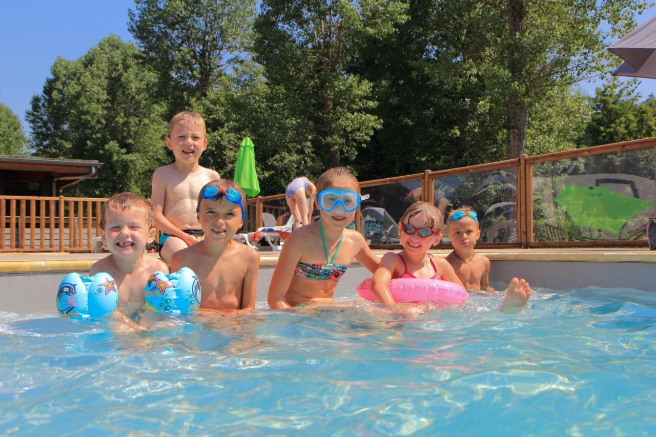 מורול Camping Domaine Du Lac Chambon מראה חיצוני תמונה